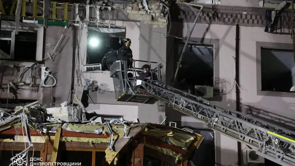 Ataque russo atinge hotel na cidade de Kryvy Rig, região de Dnipropetrovsk, Ucrânia