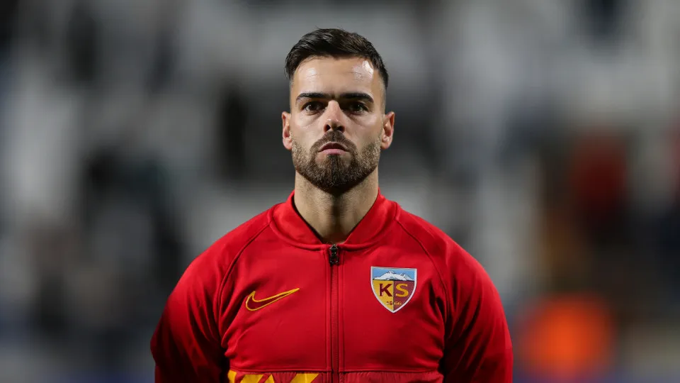 Miguel Cardoso em destaque na vitória do Kayserispor ante o Hatayspor