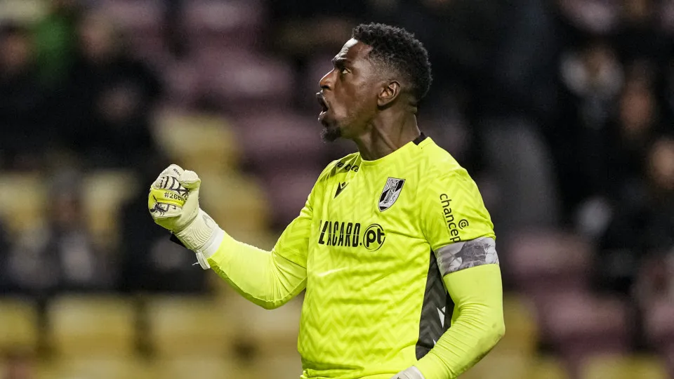 Oficial: Vitória SC oficializa saída de Bruno Varela para Arábia Saudita