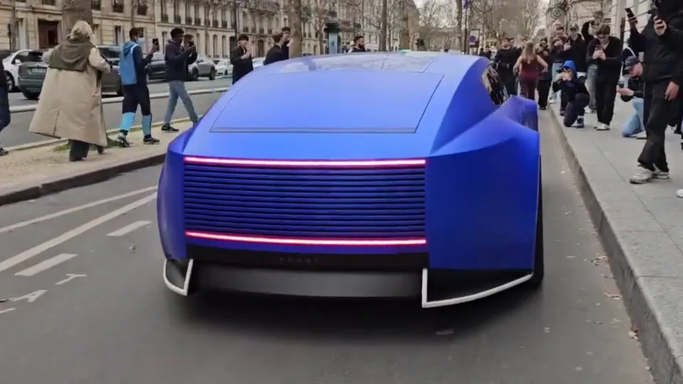 Protótipo da Jaguar aparece pela primeira vez nas ruas de Paris