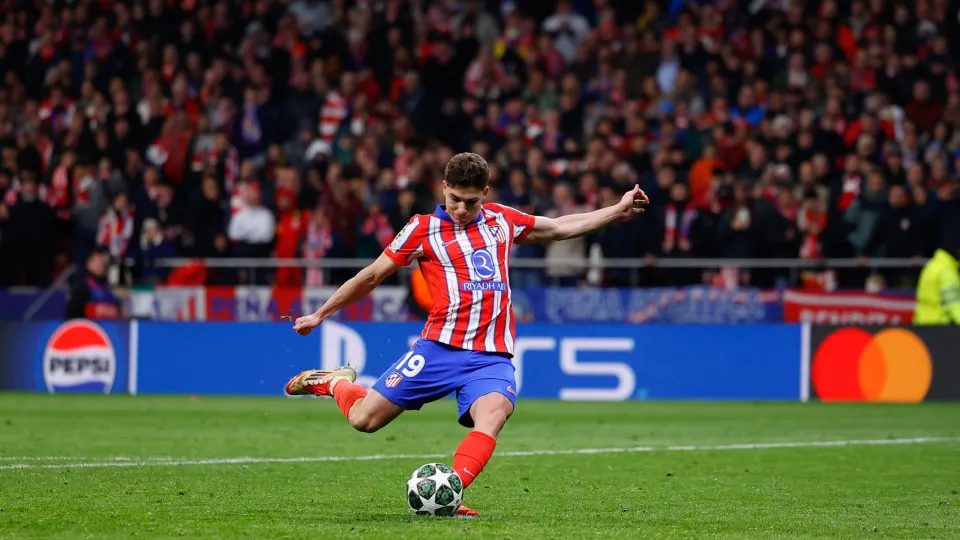 UEFA reage ao penálti polémico em Madrid e admite alterar regra