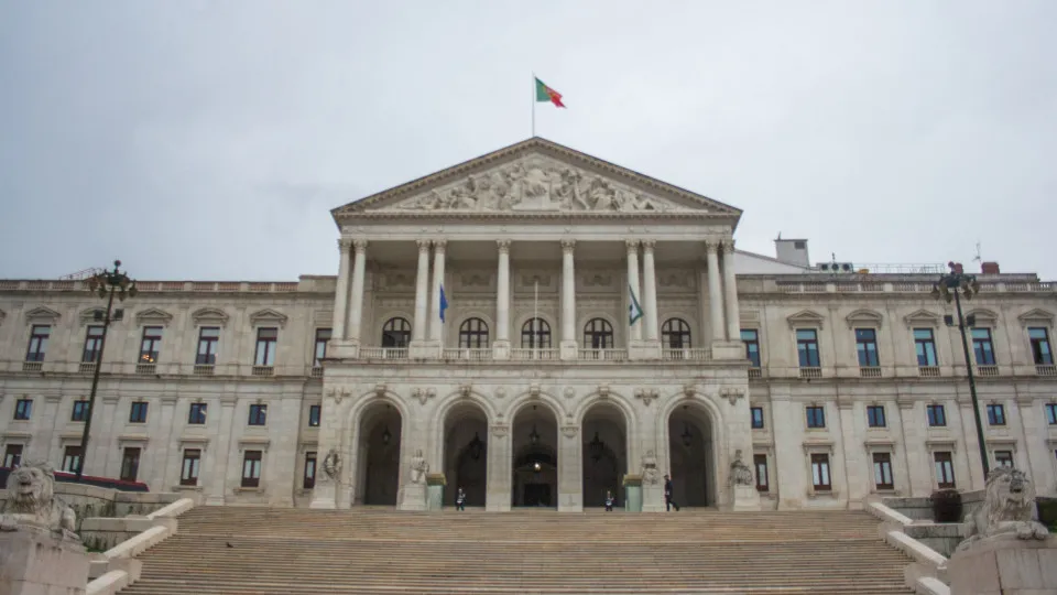 Estudantes pelo fim ao fóssil marcham hoje até à Assembleia da República