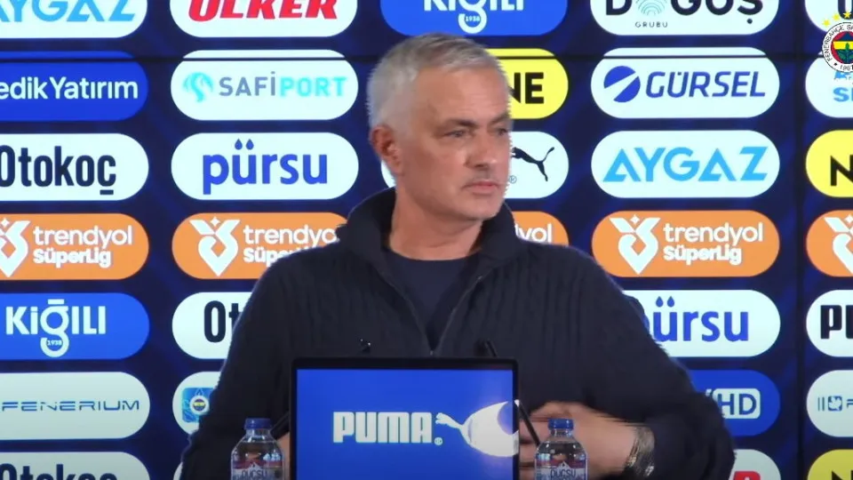 Mourinho arrasa jogador do Fenerbahçe: "Até pode usar Photoshop..."