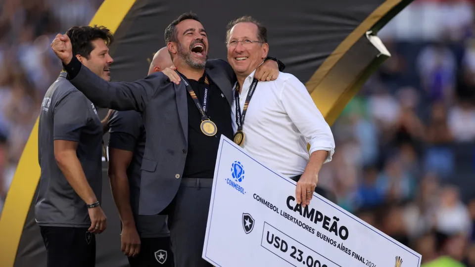 BUENOS AIRES, ARGENTINA - NOVEMBER 30: John Textor, Owner of Botafogo, and Artur Jorge, Head Coach of Botafogo celebrate with the winner's check after the Copa CONMEBOL Libertadores 2024 Final between Atletico Mineiro and Botafogo at Estadio Más Monumenta