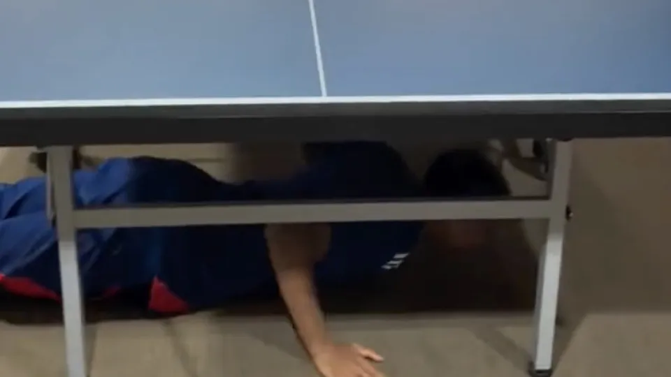 Samu derrotou Lamine Yamal no ping pong e o castigo não se fez esperar