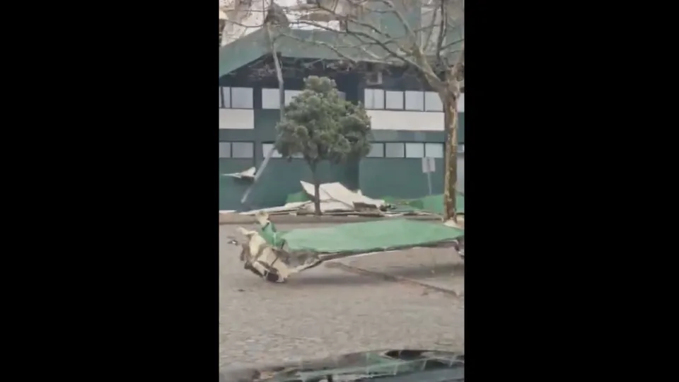 Depressão Martinho: Imagens mostram estragos no estádio do Rio Ave