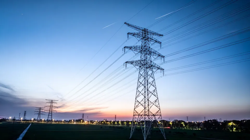 Clientes no mercado livre de eletricidade sobem 2,1% e consumo cai 3,5%