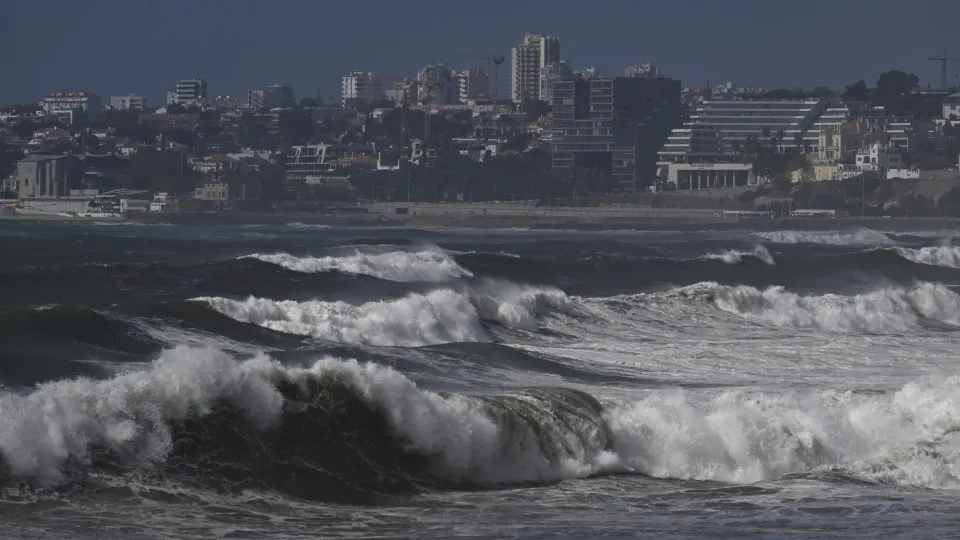 Mau tempo. Dezenas de ocorrências em Cascais durante a noite