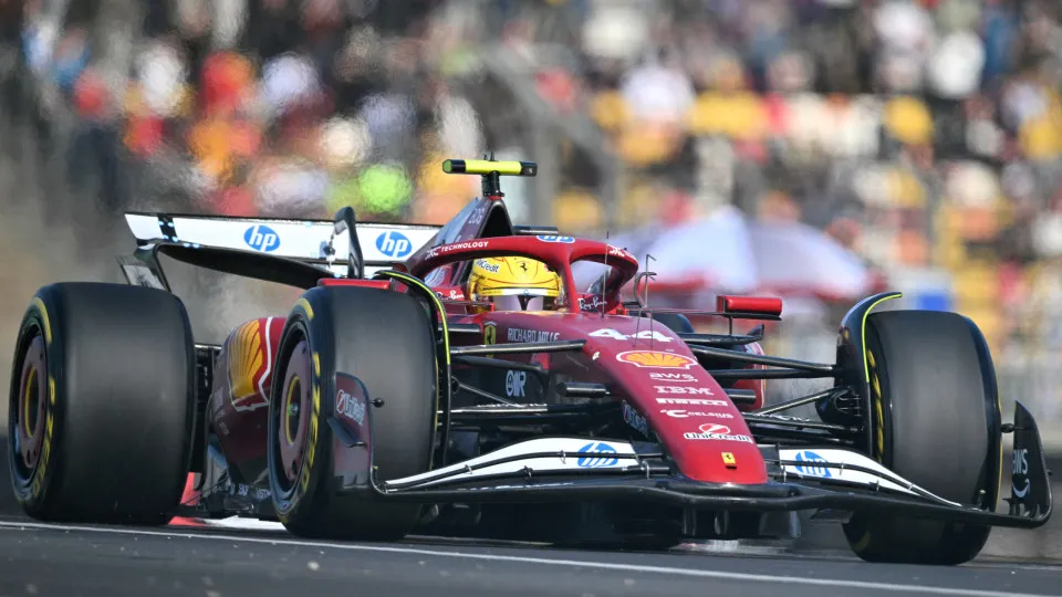 Lewis Hamilton surpreende e consegue 'pole' para a sprint na China