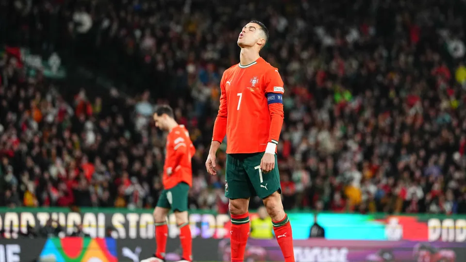 "Quando digo que joguei mais do que Cristiano Ronaldo chamam-me maluco"
