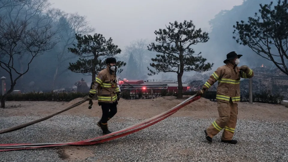 Incêndios templo budista