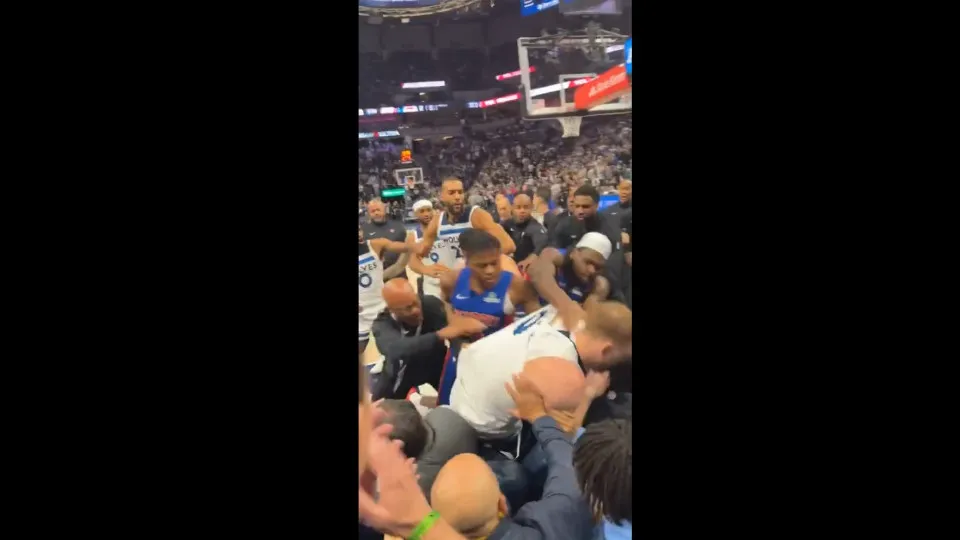 A batalha campal em pleno jogo da NBA que está a correr mundo