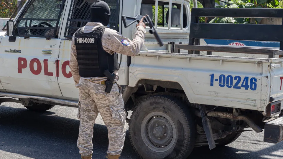 Gangues atacam no centro do Haiti enquanto centenas fogem da violência
