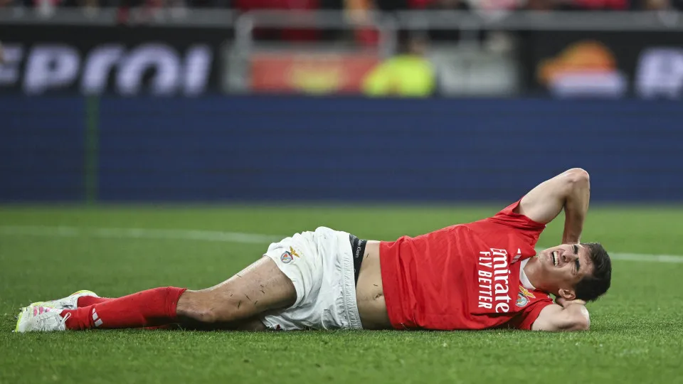 Benfica mostra estado do tornozelo de António Silva após lance polémico