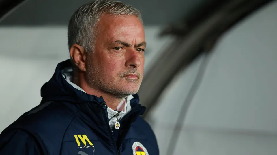Fenerbahçe defende Mourinho e arrasa treinador do Galatasaray: "Baleado"