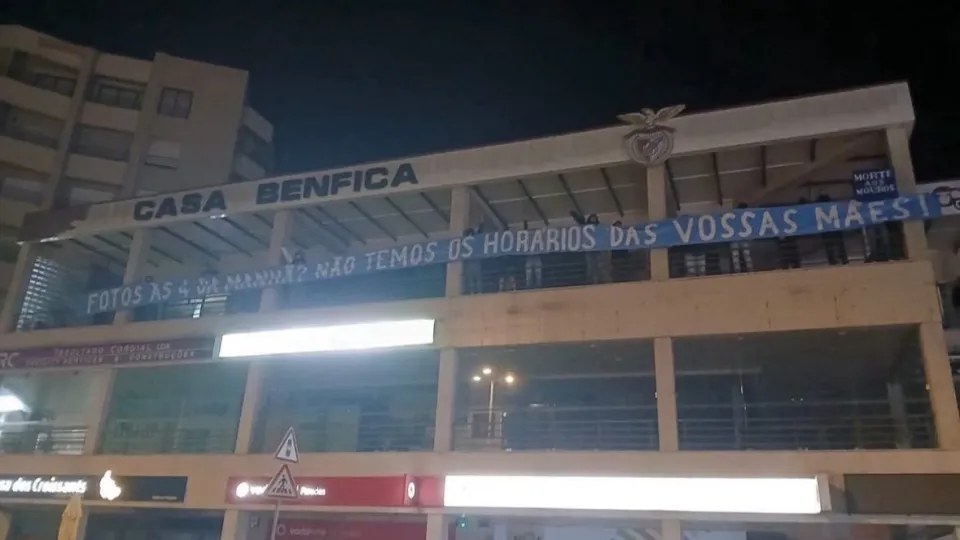 Ultras de Benfica e FC Porto 'fervem' Clássico com farpas e vandalismo