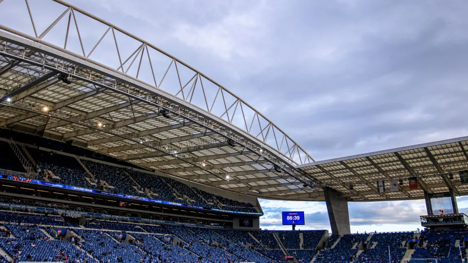 Polémica instalada. Nacional ameaça faltar ao jogo com o FC Porto