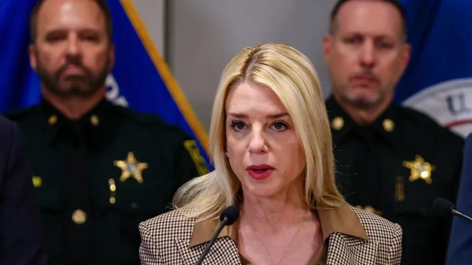  Procuradora-Geral dos Estados Unidos, Pam Bondi,