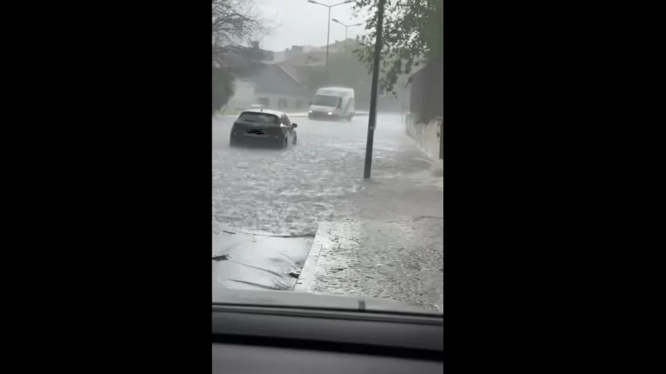 Chuva forte provoca inundações em Odivelas e Loures. Veja as imagens