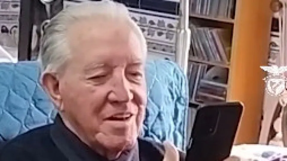 José Augusto surpreendido pelos netos no dia do 88.º aniversário