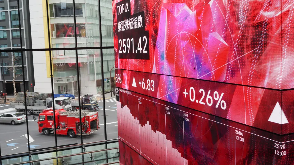 Bolsa de Tóquio abre com subida muito ligeira de 0,02%