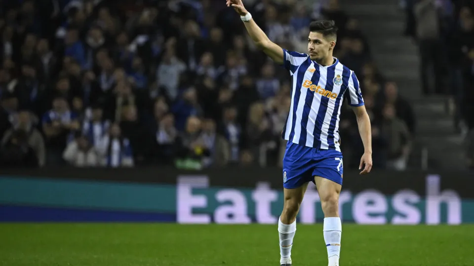 FC Porto's Portuguese defender #74 Francisco Moura celebrates scoring an equalizing goal during the UEFA Europa League knockout phase play-off first leg football match between FC Porto and Roma at Dragao stadium in Porto on February 13, 2025. (Photo by MI