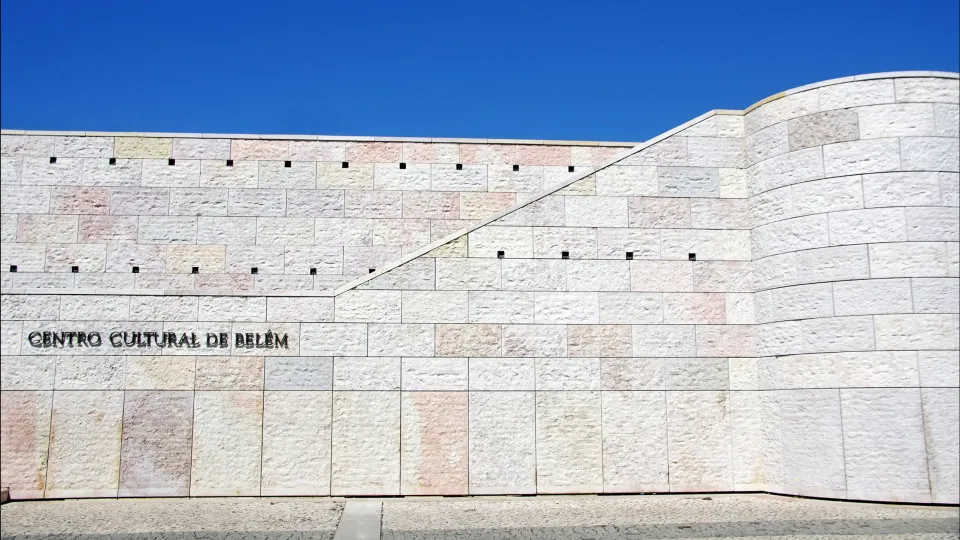 Teatro Praga inaugura no CCB ciclo de peças dedicadas aos elementos
