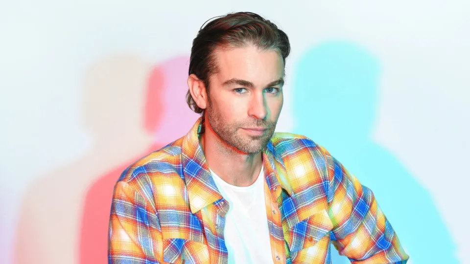 Ator Chace Crawford namora com modelo da Victoria's Secret