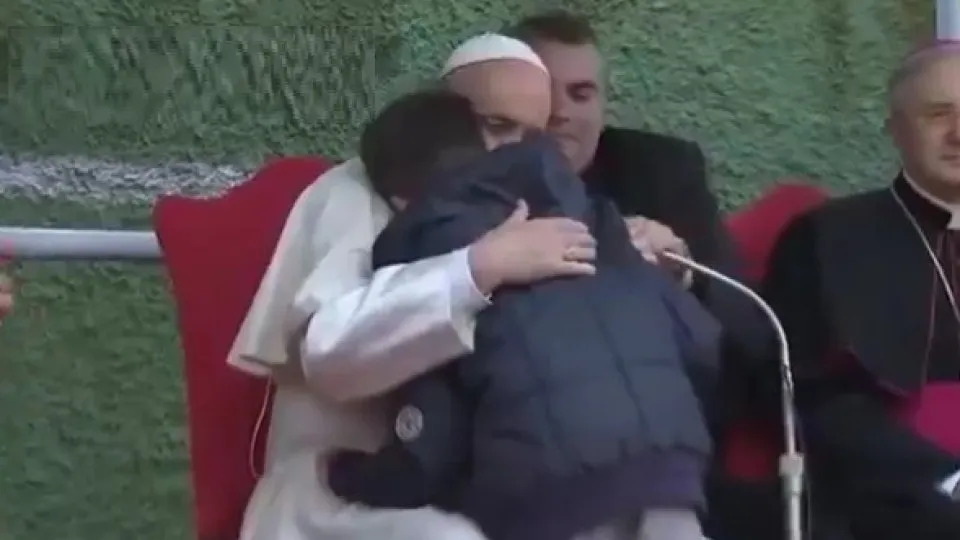 Menino quis saber se o pai ateu estava no céu. Papa ensinou-nos uma lição
