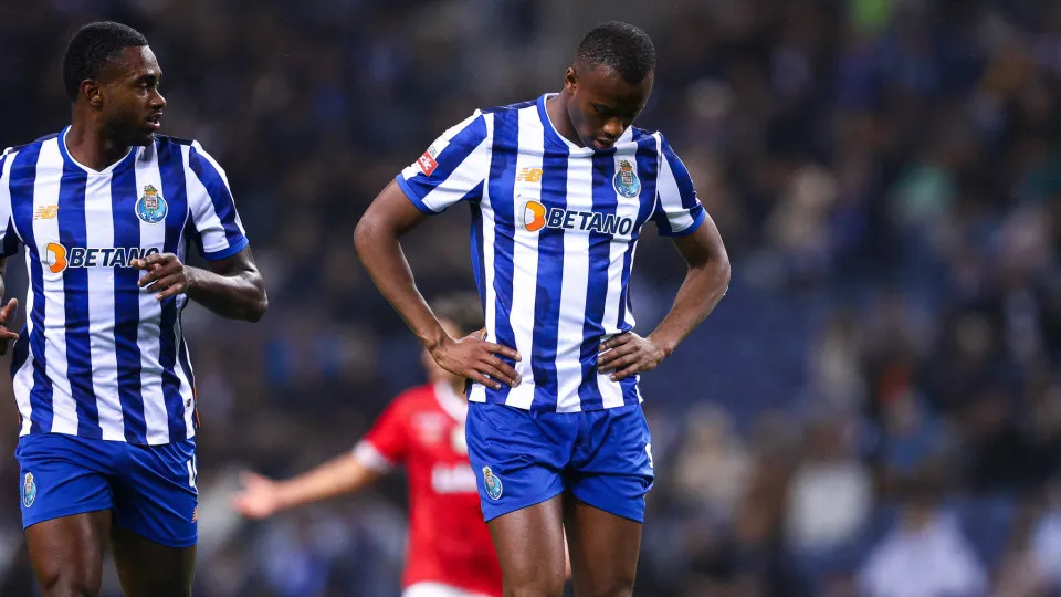 PORTO, PORTUGAL - JANUARY 26: Tiago Djalo of FC Porto and Otavio Ataide of FC Porto look dejected during the Liga Portugal Betclic match between FC Porto and CD Santa Clara at Estadio do Dragao on January 26, 2025 in Porto, Portugal. (Photo by Diogo Cardo