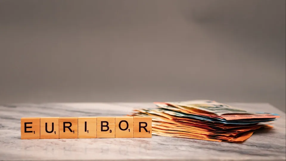 Euribor desce a três, a seis e a 12 meses