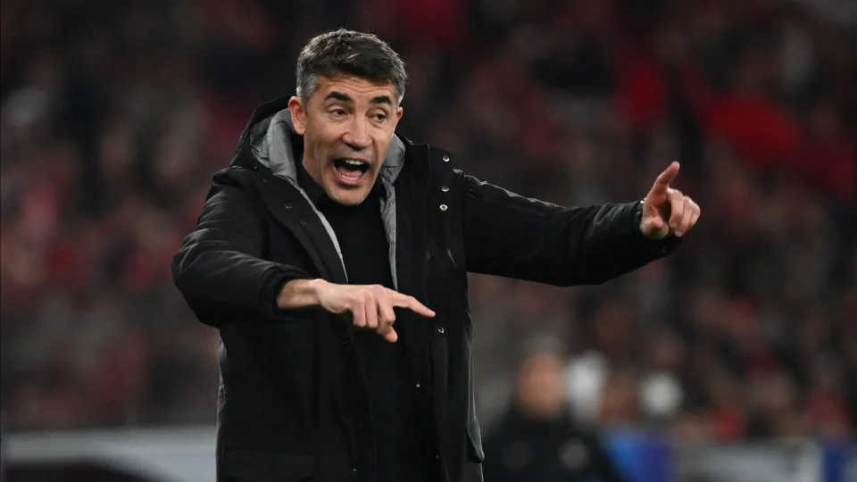 LISBON, PORTUGAL - MARCH 5: SL Benfica Head Coach Bruno Lage directs his team during the UEFA Champions League 2024/25 UEFA Champions League 2024/25 Round of 16 first Lleg match between SL Benfica and FC Barcelona at  on March 5, 2025 in Lisbon, Portugal.
