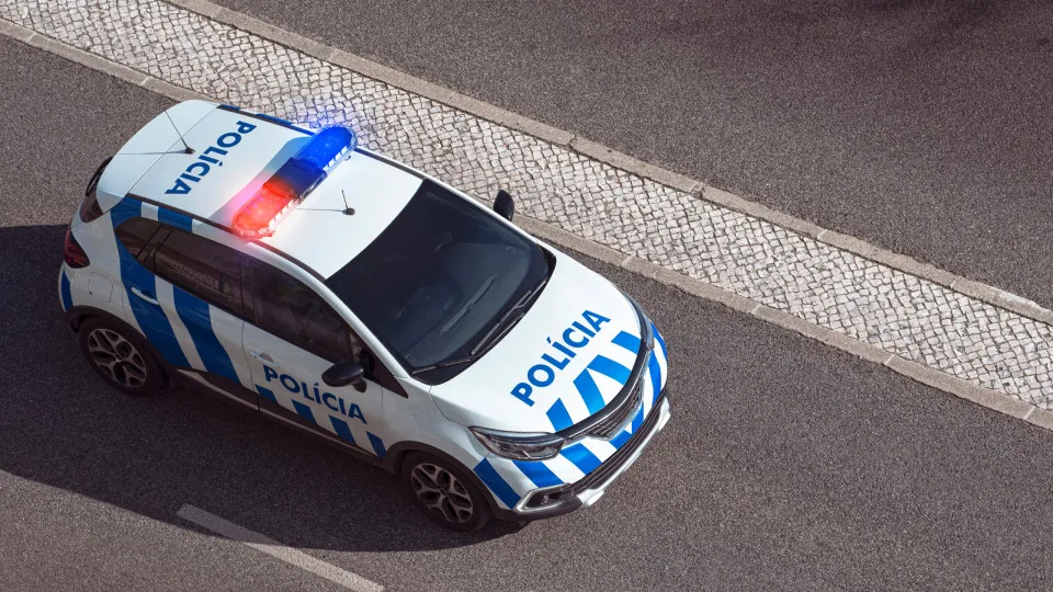 Mulher encontrada morta em casa em Oeiras. Suspeito é filho de 15 anos