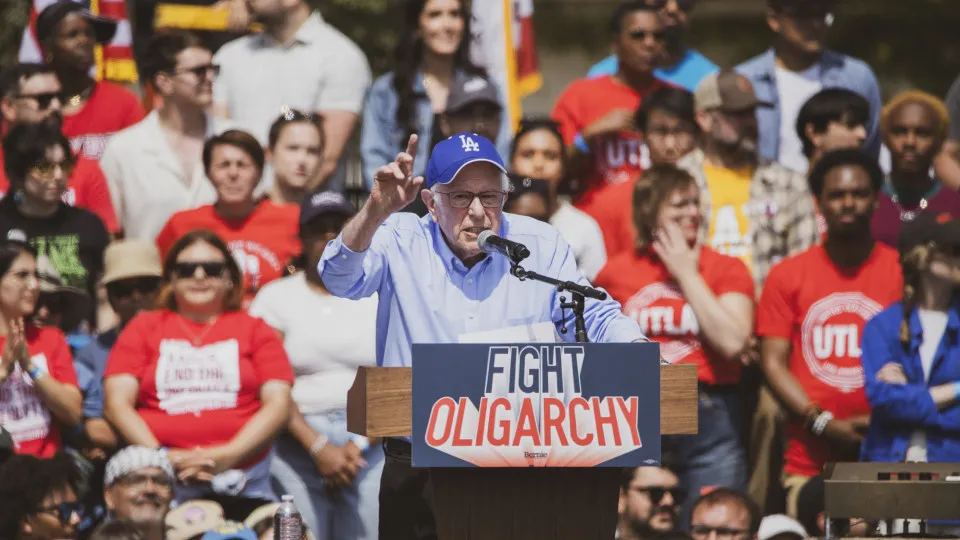 Movimento de Bernie Sanders assume relevância em momento de crise