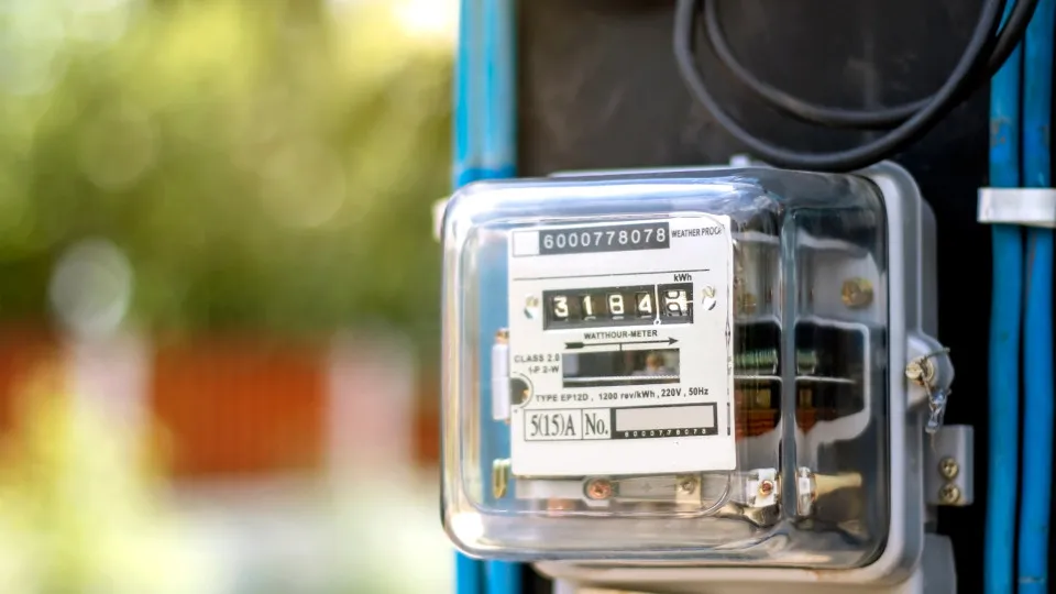 Tarifa de eletricidade fixa ou indexada: Afinal, qual é a diferença?
