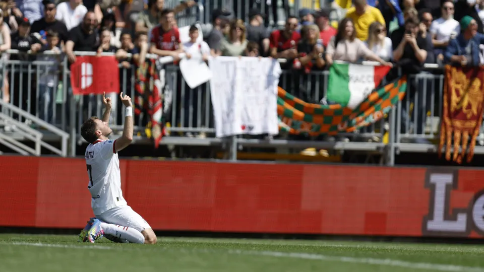 AC Milan's Santiago Gimenez celebrates after scoring a goal during the Italian Serie A Enilive soccer championship football match between Venezia FC and AC Milan at Pierluigi Penzo Stadium in Venezia, Italy, on April 27, 2025. (Photo by Mattia Radoni/NurP