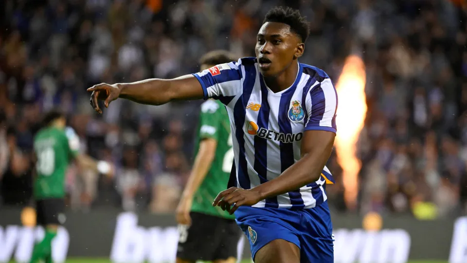 FC Porto's Spanish forward #09 Samuel Omorodion celebrates scoring his team's third goal during the Portuguese League football match between FC Porto and Moreirense FC at the Dragao stadium in Porto, on May 2, 2025. (Photo by MIGUEL RIOPA / AFP) (Photo by