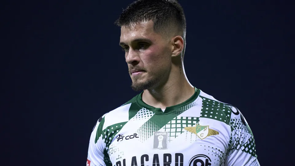 MOREIRA DE CONEGOS, PORTUGAL - FEBRUARY 19:  Dinis Pinto of Moreirense FC looks on during the Liga Portugal Betclic match between Moreirense FC and Sporting CP at Parque de Jogos Comendador Joaquim de Almeida Freitas on February 19, 2024 in Moreira de Con
