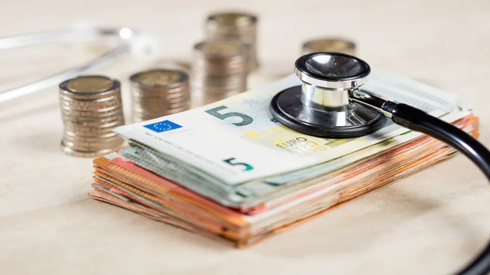 Paga mais do que a média? Portugueses gastam isto em seguros de saúde
