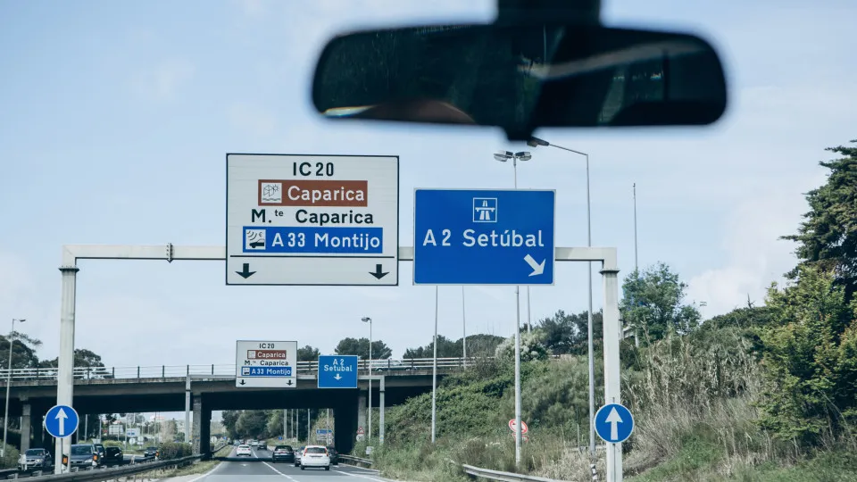 IC20 ; Caparica ; Trânsito ; Estrada ; Sinalização