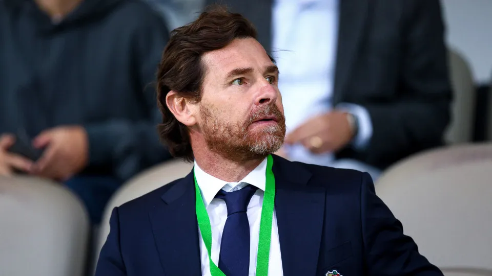 MOREIRA DE CONEGOS, PORTUGAL - NOVEMBER 24: Andre Villas-Boas, President of FC Porto, gestures during the Portuguese Cup match between Moreirense and FC Porto on November 24, 2024 in Moreira de Conegos, Portugal.  (Photo by Diogo Cardoso/Getty Images)
