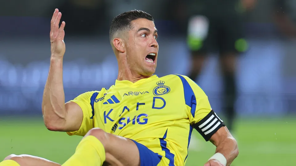 RIYADH, SAUDI ARABIA - MAY 07: Cristiano Ronaldo of Al Nassr reacts during the Saudi Pro League match between Al Nassr and Al Ittihad at Al-Awwal Park on May 07, 2025 in Riyadh, Saudi Arabia. (Photo by Abdullah Ahmed/Getty Images)