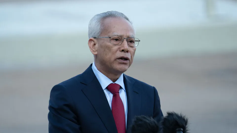 Líder do Governo de Macau adia sem data visita a Portugal