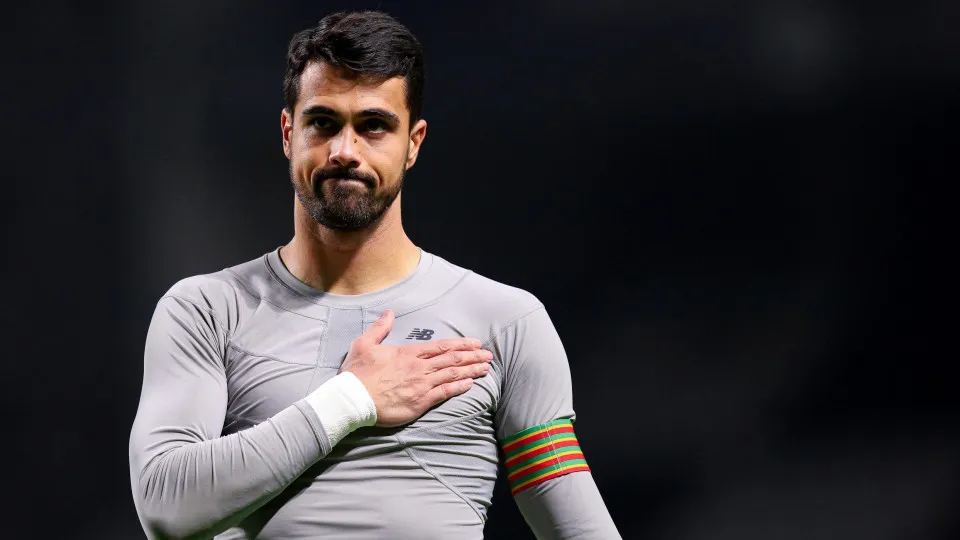 PORTO, PORTUGAL - MAY 11: Diogo Costa of FC Porto gestures after the Liga Portugal Betclic match between Boavista FC and FC Porto at Estadio do Bessa on May 11, 2025 in Porto, Portugal. (Photo by Diogo Cardoso/Getty Images)