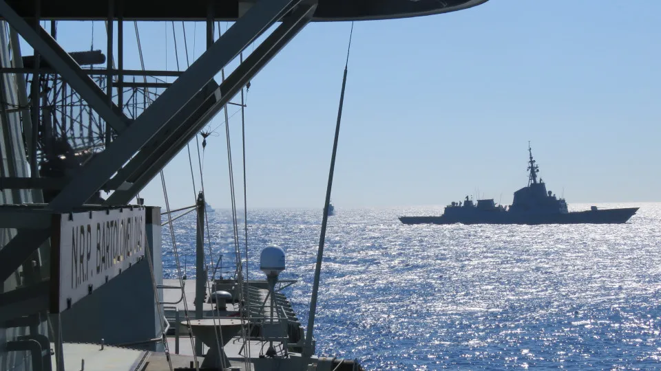 Militar da Marinha hospitalizado após queda na Base Naval de Lisboa