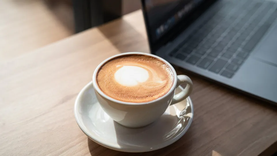 Será que ingeriu cafeína em excesso? Como identificar os sinais