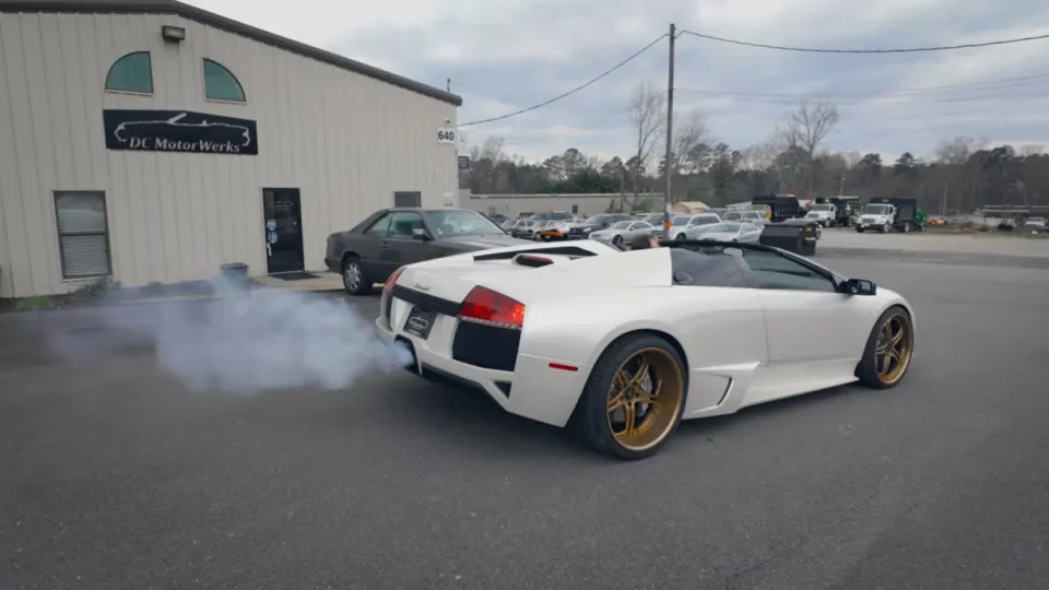 Compra Lamborghini Murciélago a 'preço de saldo' e corre bem… até o ligar