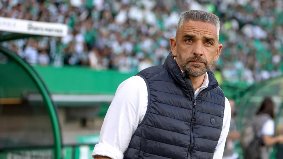 Rui Borges is the head coach of Sporting CP during the Liga Portugal Betclic match between Sporting CP and Vitoria SC at Estadio Jose de Alvalade in Lisbon, Portugal, on May 17, 2025. (Photo by Valter Gouveia/NurPhoto via Getty Images)