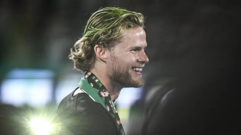Sporting Lisbon's Danish midfielder #42 Morten Hjulmand smiles as he celebrates after the Portuguese League football match between Sporting CP and Vitoria Guimaraes SC at Jose Alvalade stadium in Lisbon, on May 17, 2025. Sporting Lisbon defended their Por