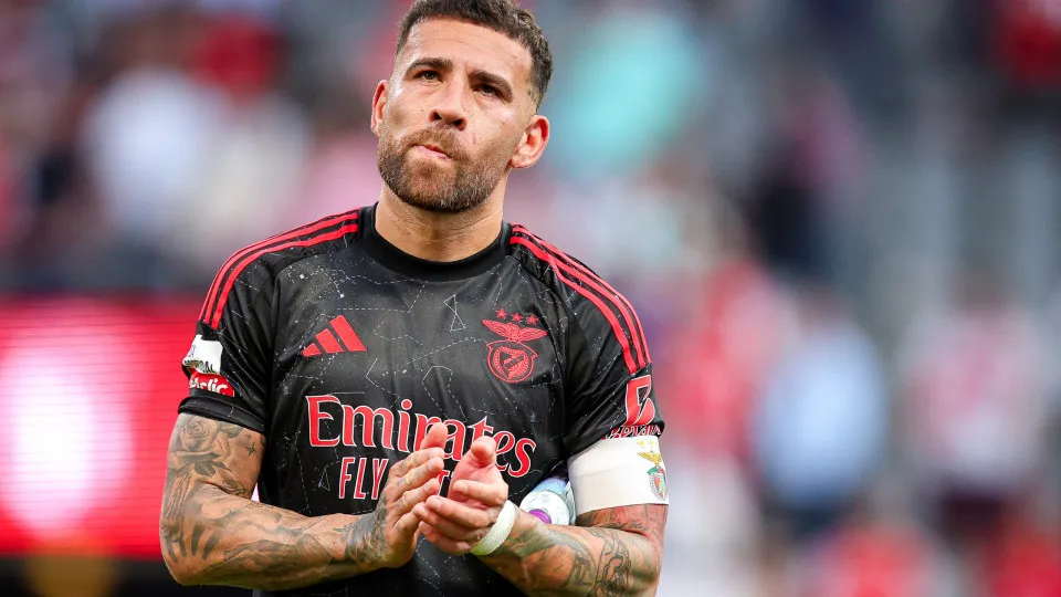 BRAGA, PORTUGAL - MAY 17: Nicolas Otamendi of Sport Lisboa e Benfica gestures after the Liga Portugal Betclic match between Sporting Clube de Braga and Sport Lisboa e Benfica at Estadio Municipal de Braga on May 17, 2025 in Braga, Portugal. (Photo by Diog